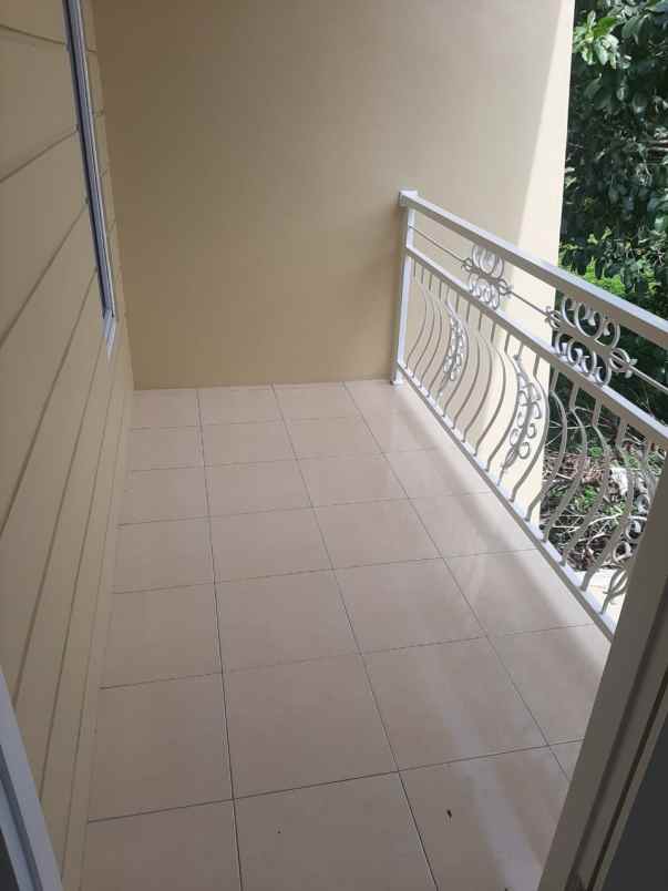 rumah jalan raya kunciran