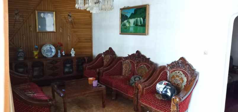 rumah jalan soekarno hatta 8