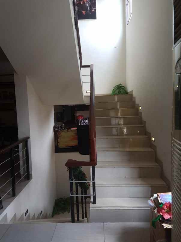 rumah jl letjend suprapto