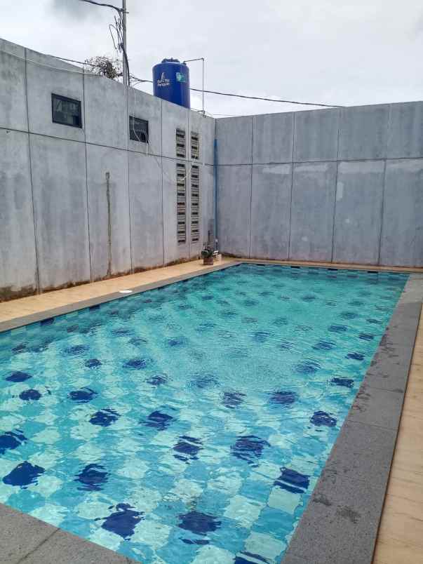 rumah jln kucica rawabarat