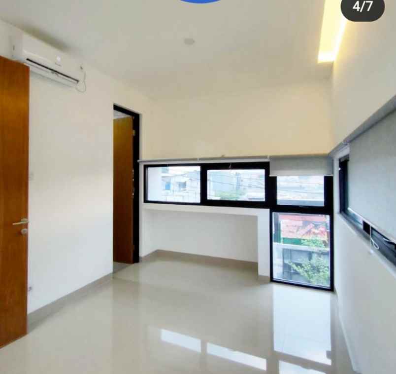 rumah jln kucica rawabarat