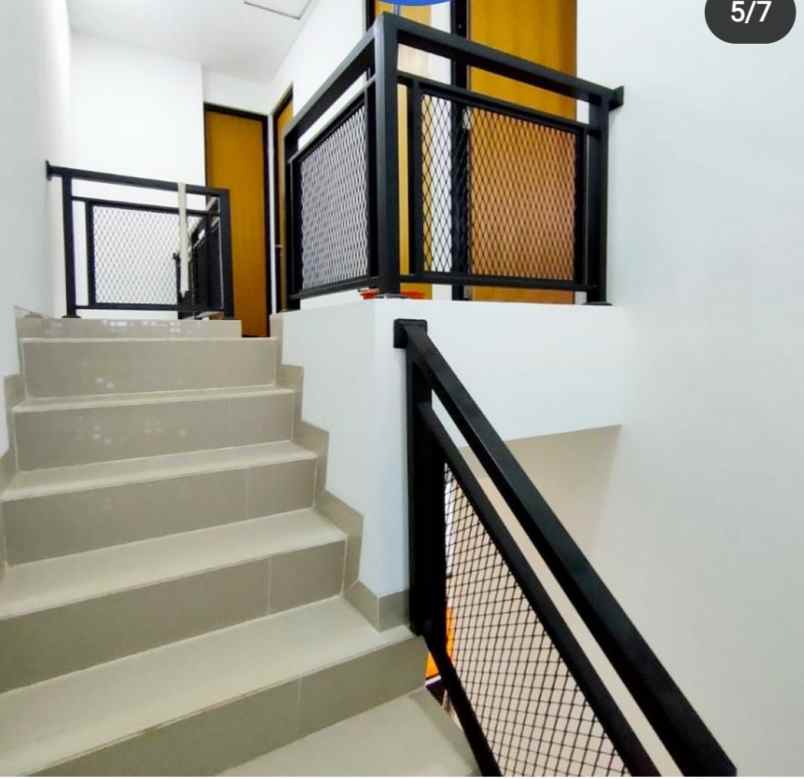 rumah jln kucica rawabarat