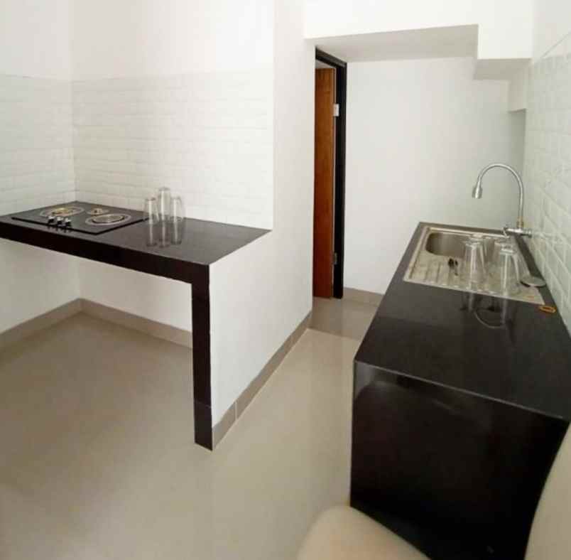 rumah jln kucica rawabarat