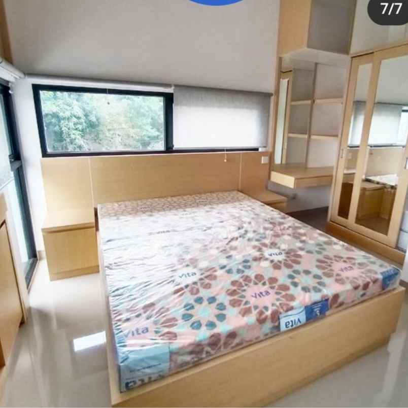 rumah jln kucica rawabarat