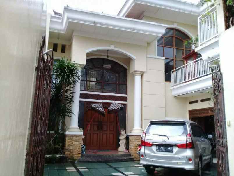 rumah kemang timur