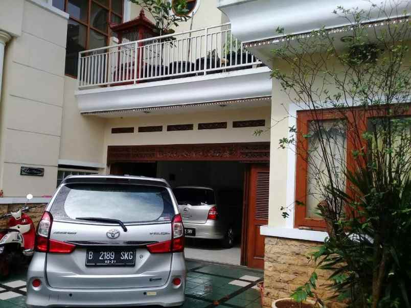 rumah kemang timur