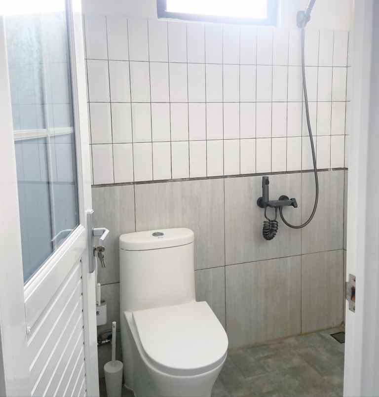 rumah komplek cisaranten one gate system