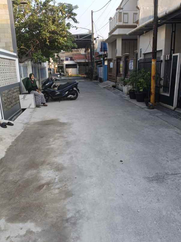 rumah komplek kemang pratama
