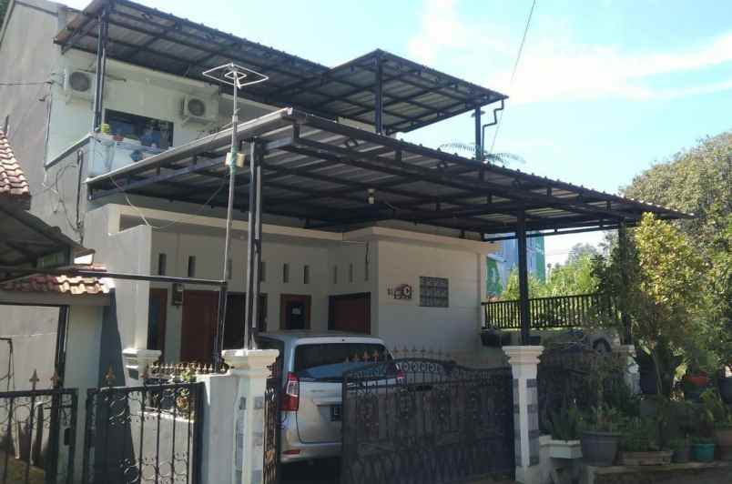 rumah komplex dua lantai siap huni