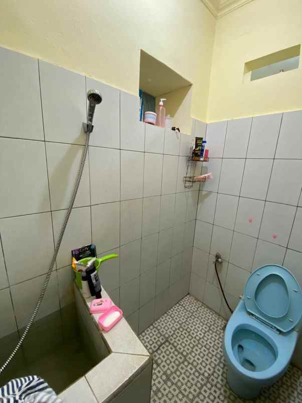 rumah komplex dua lantai siap huni