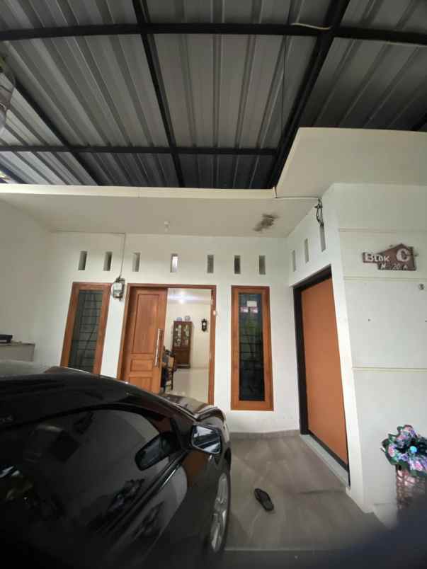 rumah komplex dua lantai siap huni