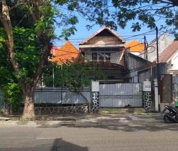 rumah lama terawat di raya bengawan surabaya pusat