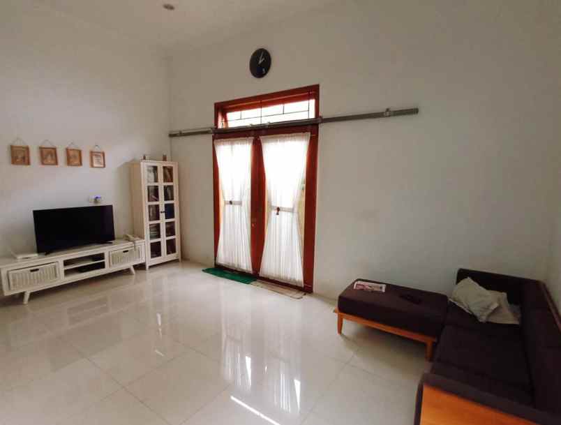 rumah lamper semarang selatan