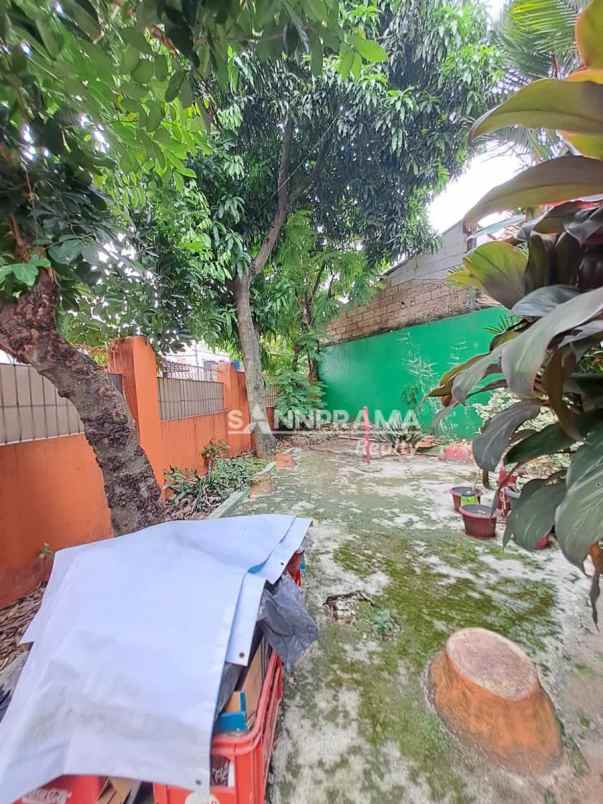 rumah lokasi strategis tanah luas di beji depok