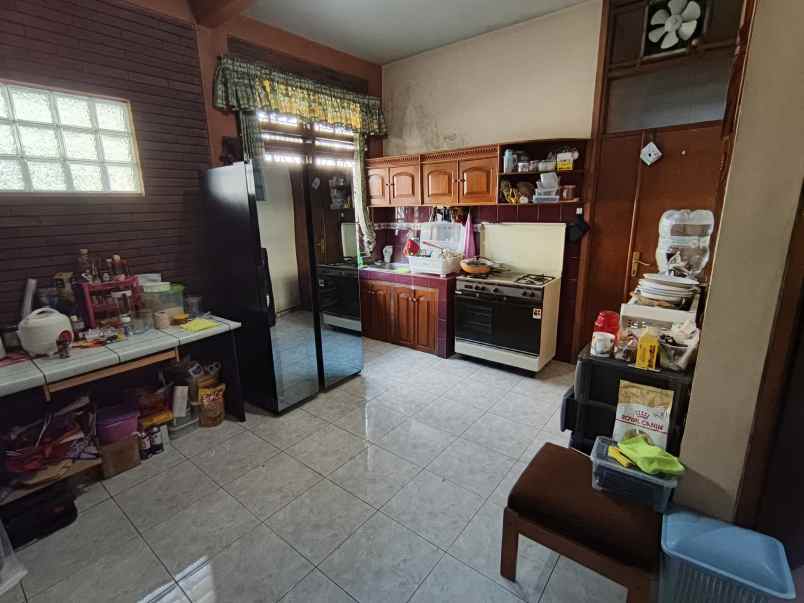 rumah luas kosan 20 kamar di pusat kota bandung