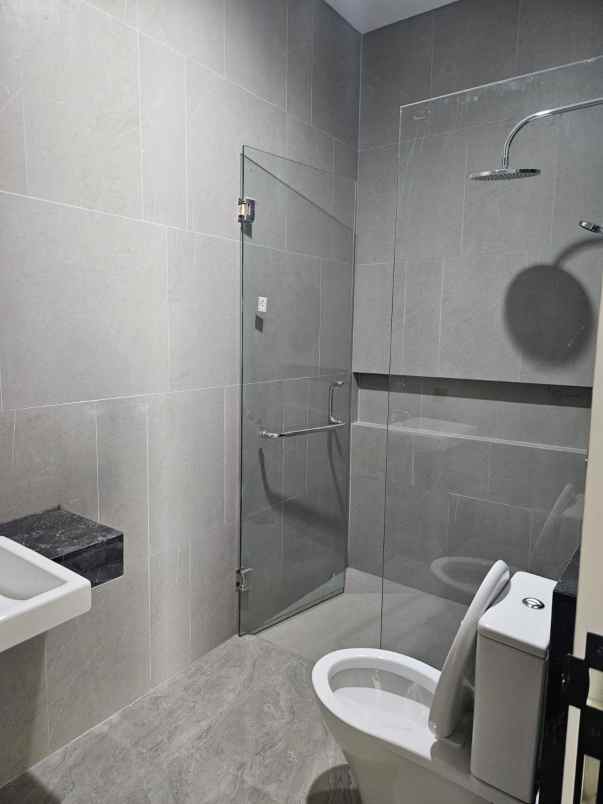 rumah lux minimalis semi furnished