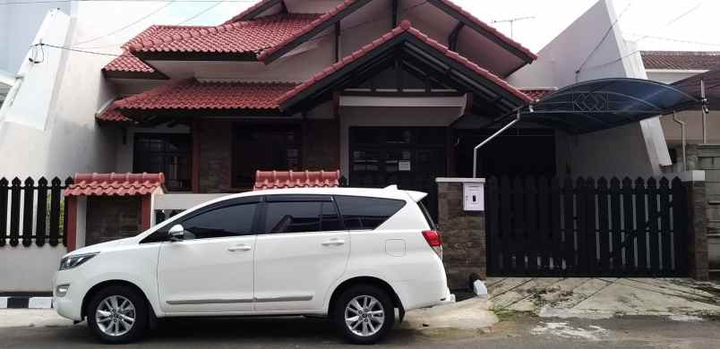 rumah margorejo hadap utara minim 2th