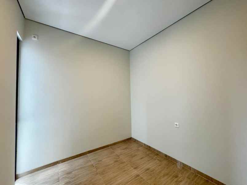 rumah mewah 2 lantai di area maguwoharjo