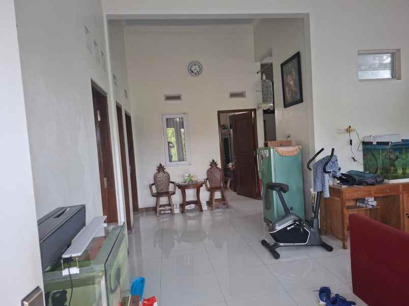 rumah mewah 2 lantai hook banyumanik semarang