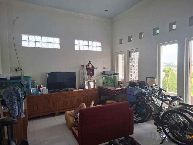 rumah mewah 2 lantai hook banyumanik semarang