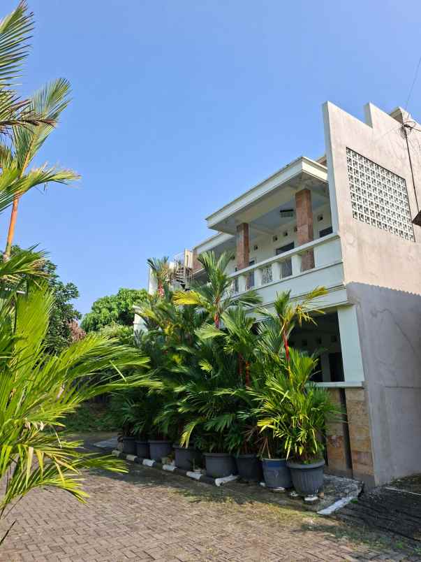 rumah mewah 2 lantai hook banyumanik semarang