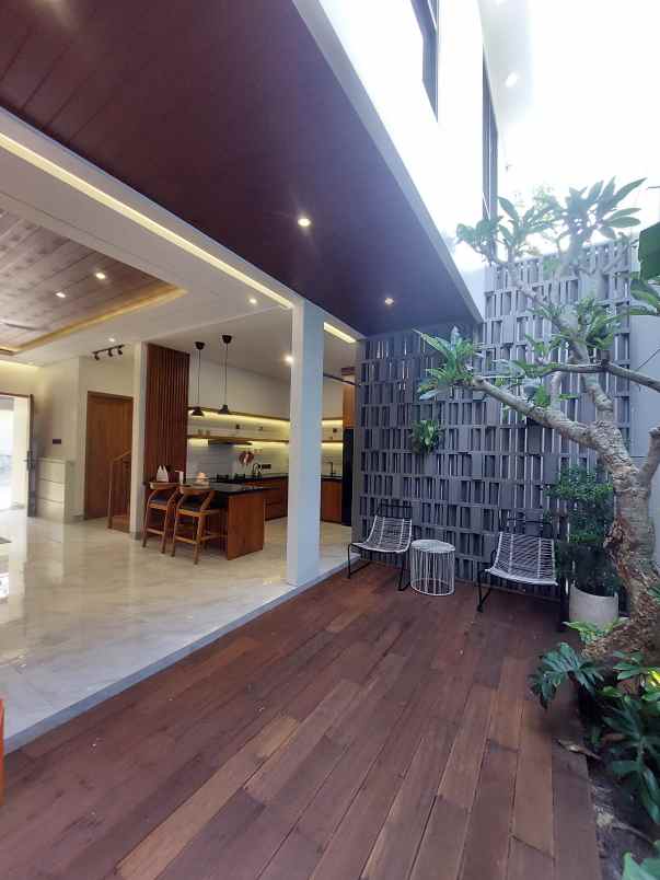 rumah mewah belakang hyatt palagan full furnish