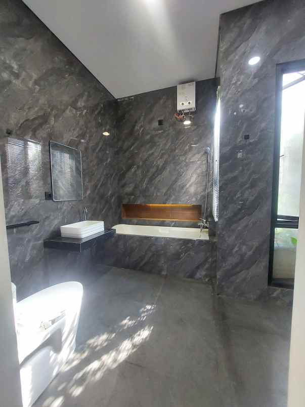 rumah mewah belakang hyatt palagan full furnish