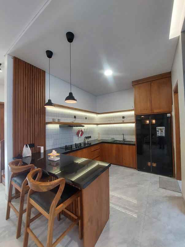 rumah mewah belakang hyatt palagan full furnish