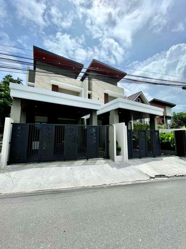 rumah mewah cantik dekat kampus uii jogja