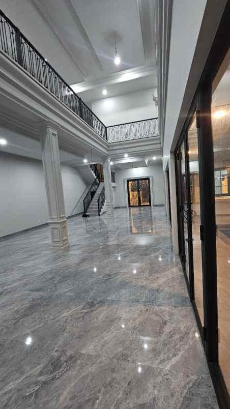 rumah mewah di boulevard kota wisata cibubur