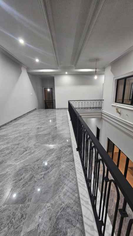 rumah mewah di boulevard kota wisata cibubur