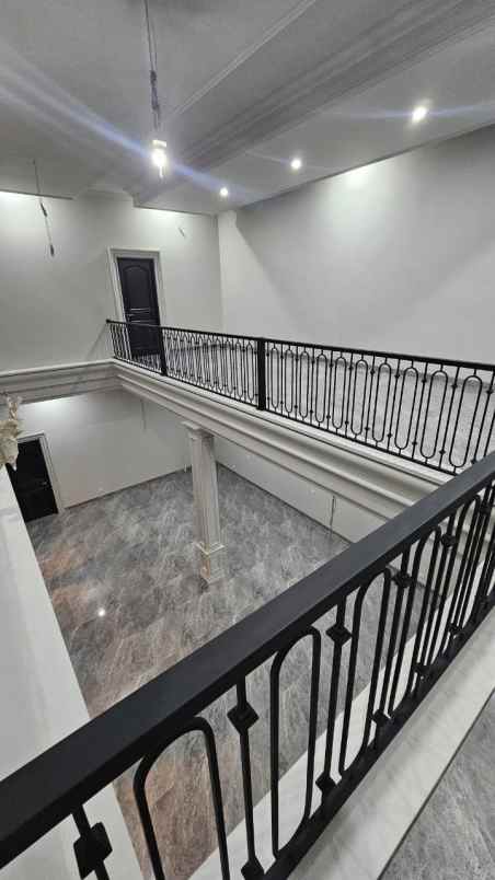 rumah mewah di boulevard kota wisata cibubur