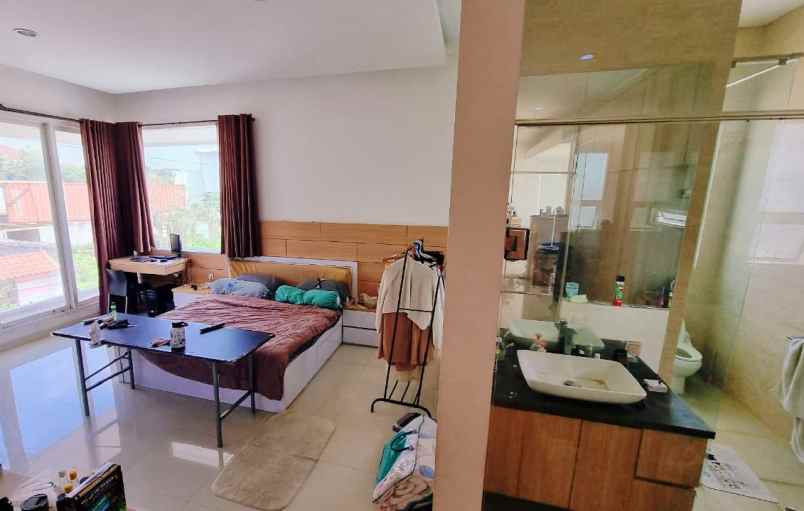 rumah mewah di bukit sari semarang