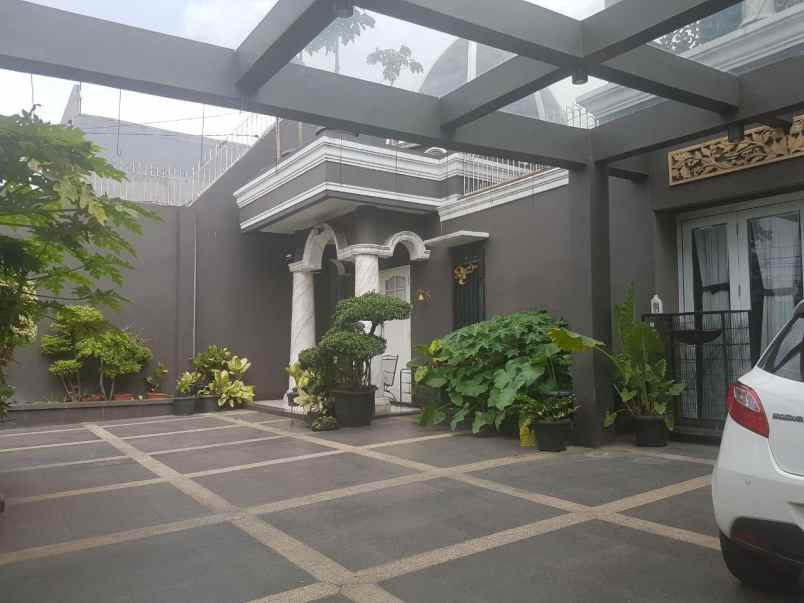 rumah mewah di komplek permata hijau