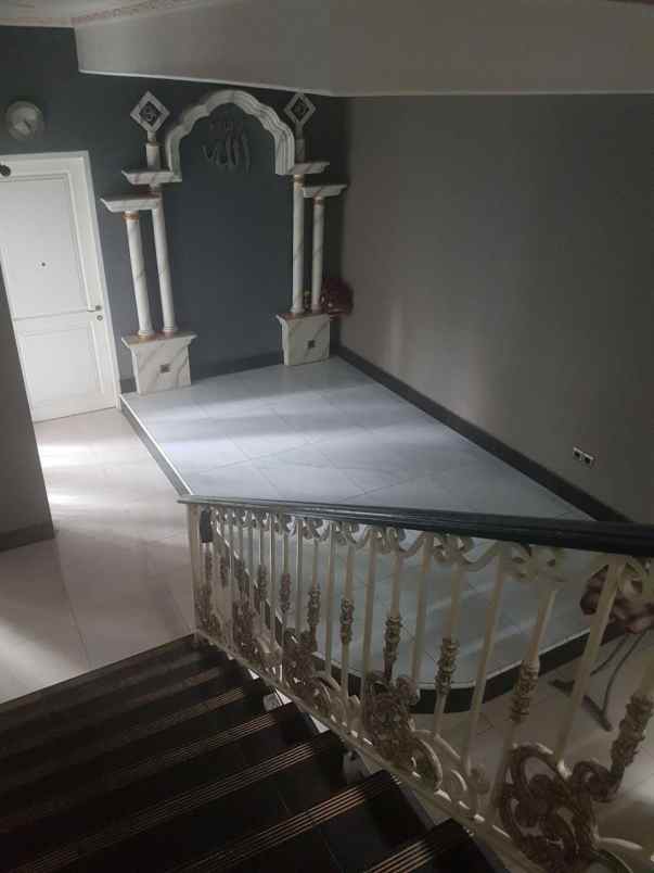 rumah mewah di komplek permata hijau