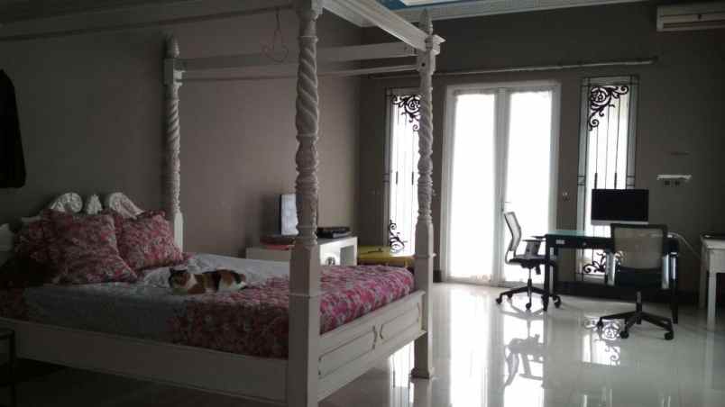 rumah mewah di komplek permata hijau