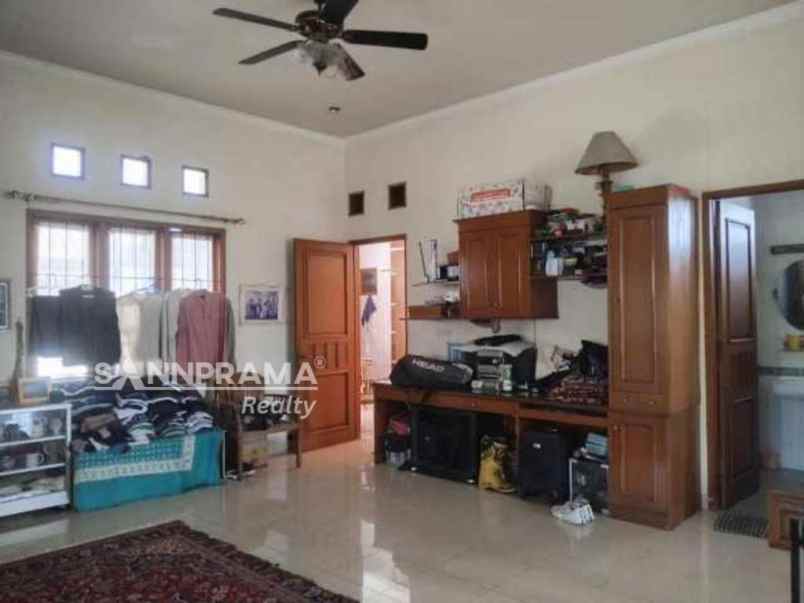 rumah mewah hook pesona khayangan depok kustin