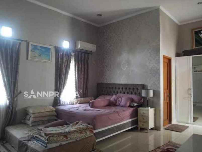 rumah mewah hook pesona khayangan depok kustin