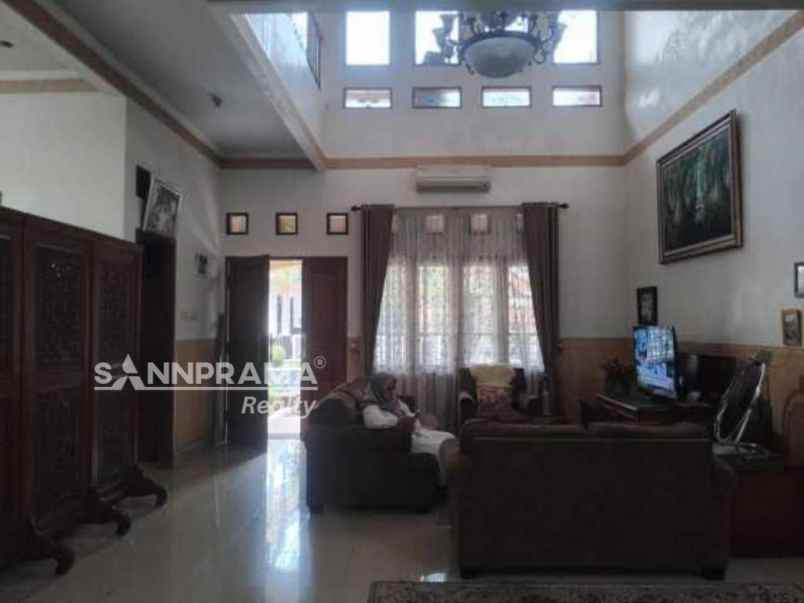 rumah mewah hook pesona khayangan depok kustin