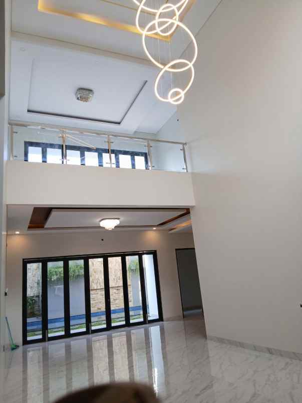 rumah mewah modern design 2 lantai di jakarta selatan