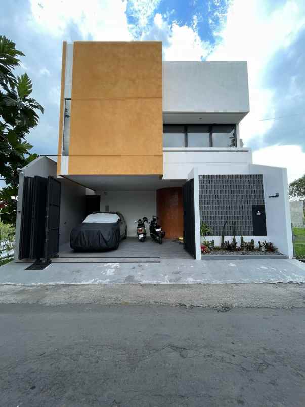 rumah mewah semi furnish dekat sleman city hall mall