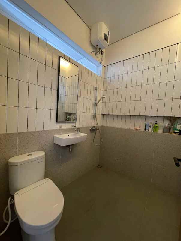 rumah mewah semi furnish dekat sleman city hall mall