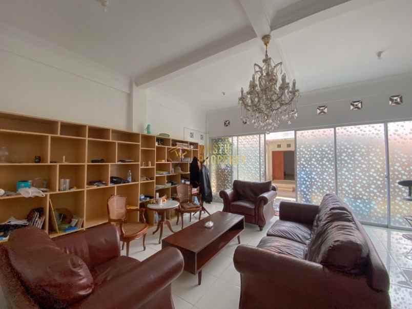 rumah mewah tanah super luas di jalan kaliurang km 9 5