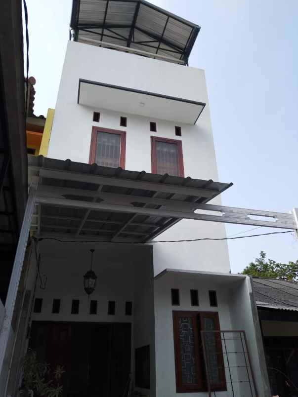 rumah minimalis dekat stasiun tol srengseng sawah