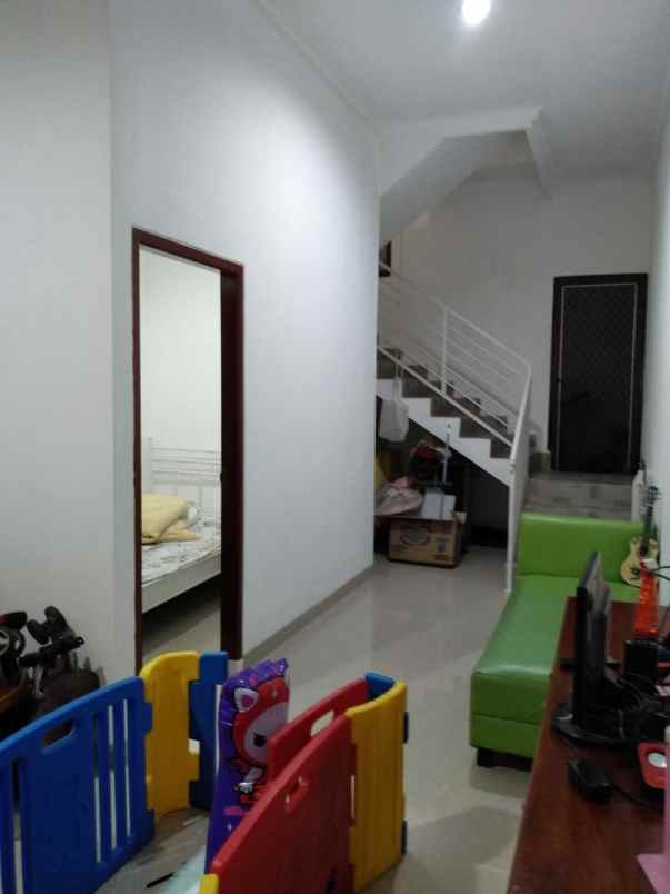 rumah minimalis dekat stasiun tol srengseng sawah