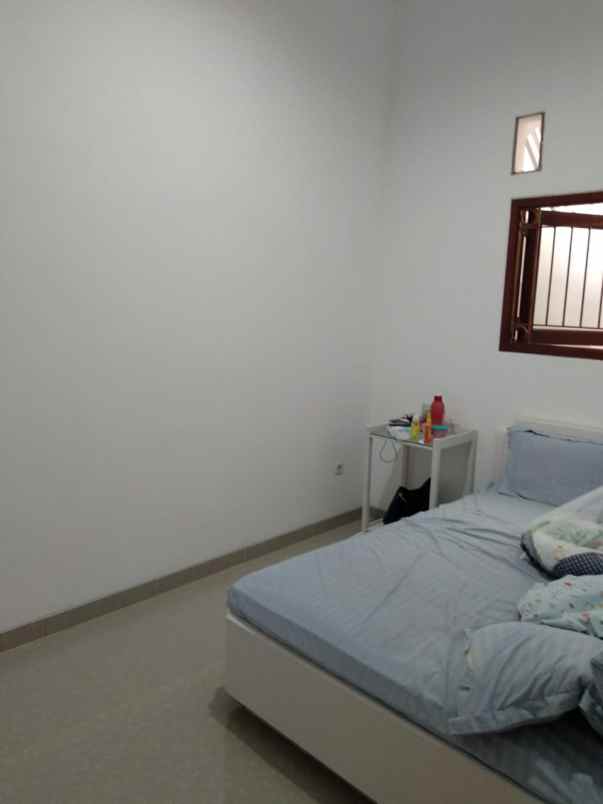 rumah minimalis dekat stasiun tol srengseng sawah