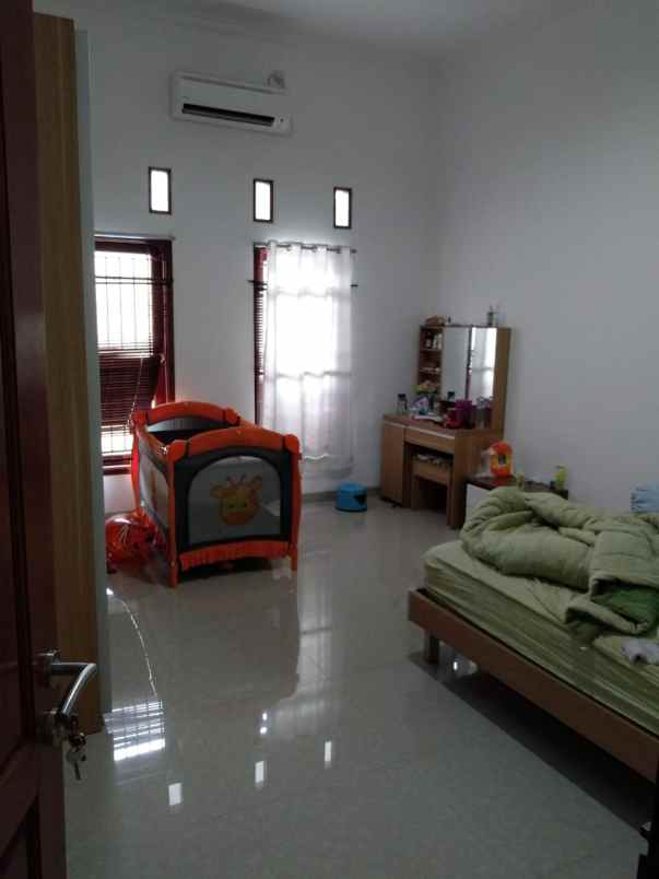 rumah minimalis dekat stasiun tol srengseng sawah