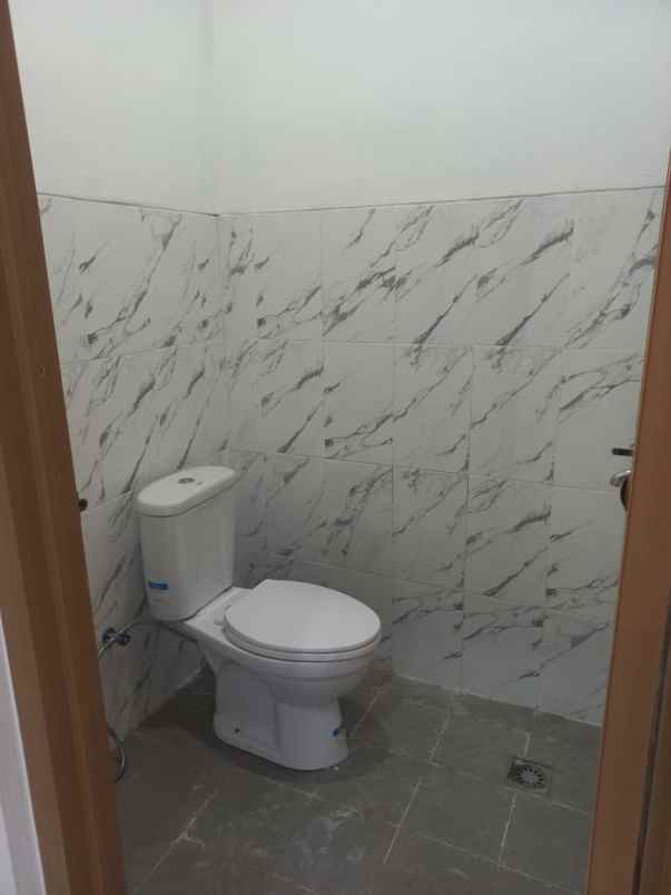 rumah minimalis modern 2 lantai ready