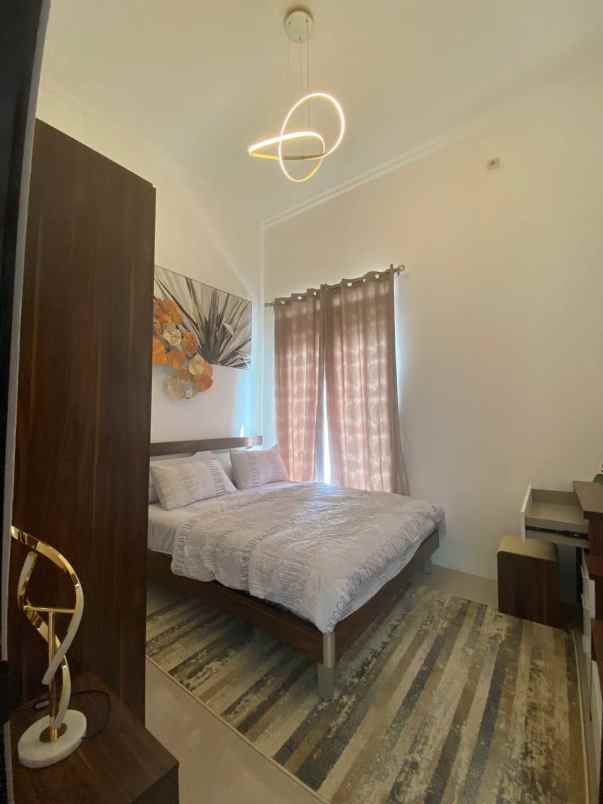 rumah minimalis modern akses jalan utama di sawangan