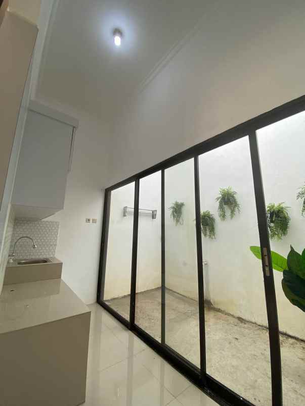 rumah minimalis modern akses jalan utama di sawangan